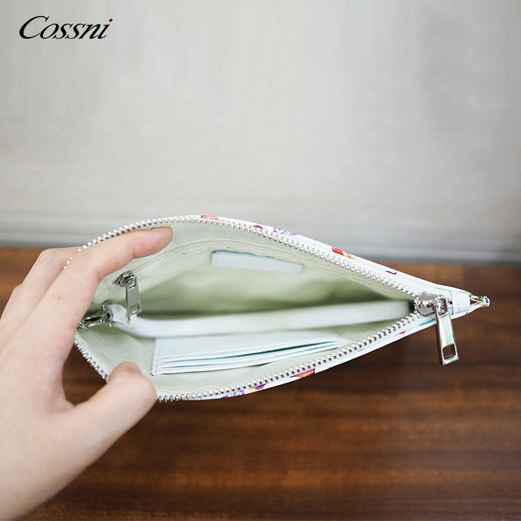 2021年(nián)新的(de)歐洲時(shí)尚定制(zhì)PU或正品印花(huā)拉鏈手拿(ná)包