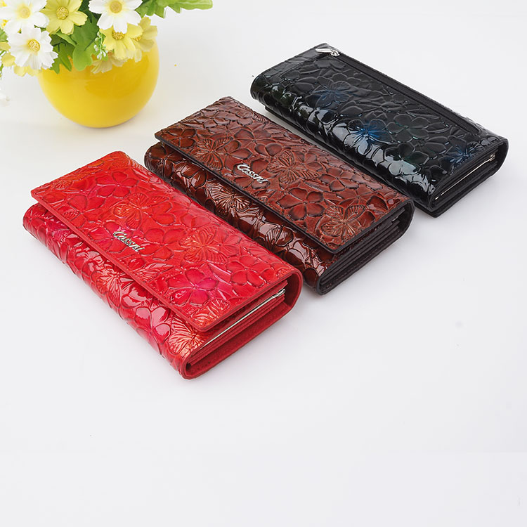 花(huā)朵黑(hēi)色專利皮革長(cháng)款錢(qián)包