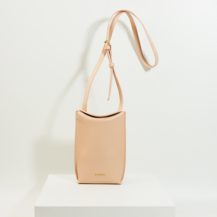 2021一(yī)字肩皮革小(xiǎo)手袋斜挎包設計(jì)師(shī)網格斜挎包