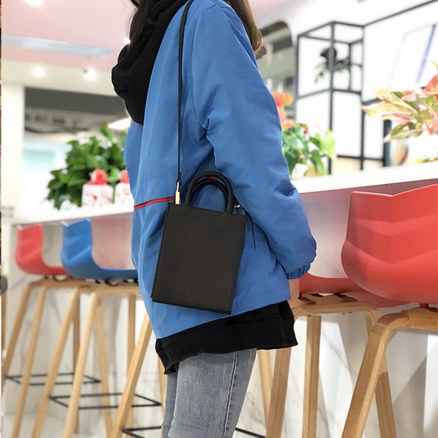 2021春季黑(hēi)色再生(shēng)皮革女(nǚ)孩斜挎小(xiǎo)包女(nǚ)士斜挎包